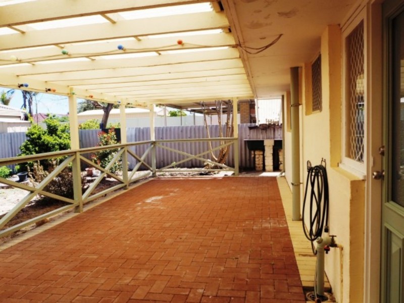 25 Okehampton Drive, Warnbro WA 6169