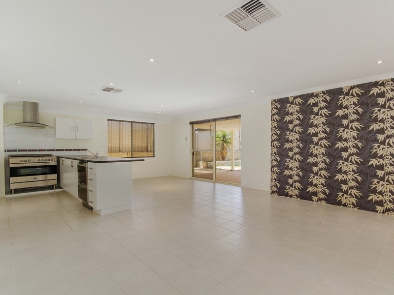 6 Ravenglass Crescent, Waikiki WA 6169