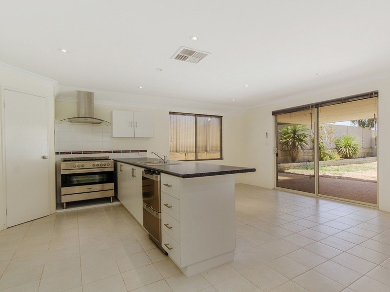6 Ravenglass Crescent, Waikiki WA 6169