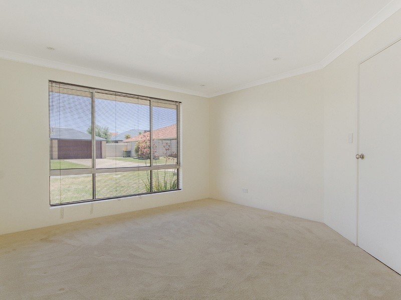 6 Ravenglass Crescent, Waikiki WA 6169