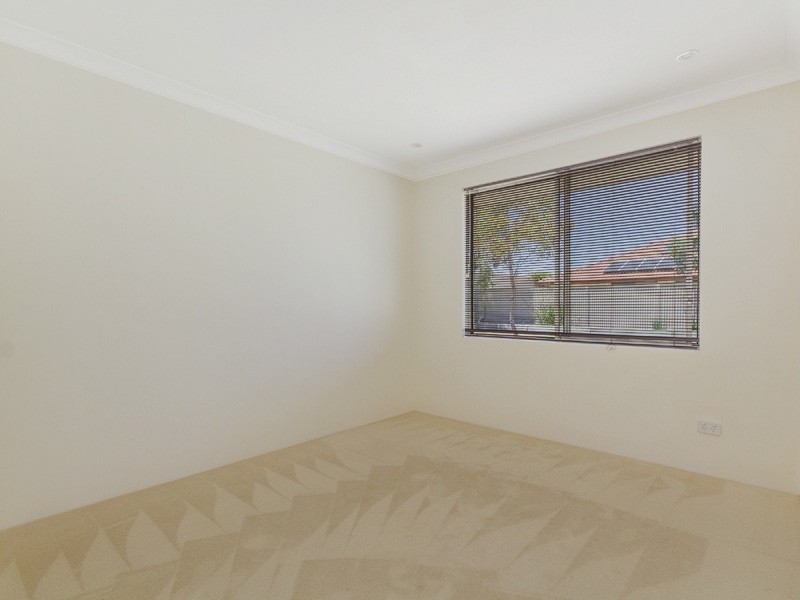 6 Ravenglass Crescent, Waikiki WA 6169