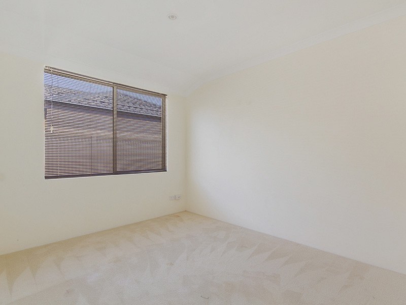 6 Ravenglass Crescent, Waikiki WA 6169