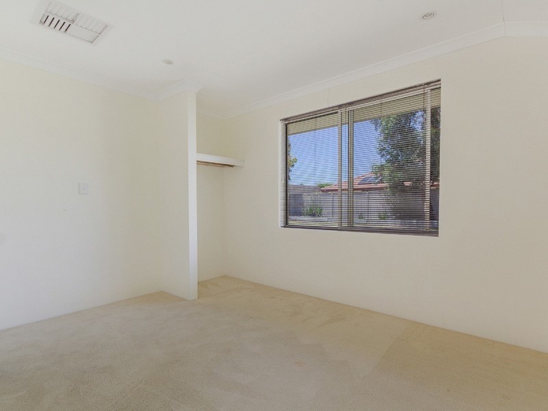 6 Ravenglass Crescent, Waikiki WA 6169