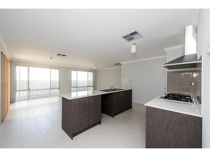 10 Calooli Grove, Golden Bay WA 6174