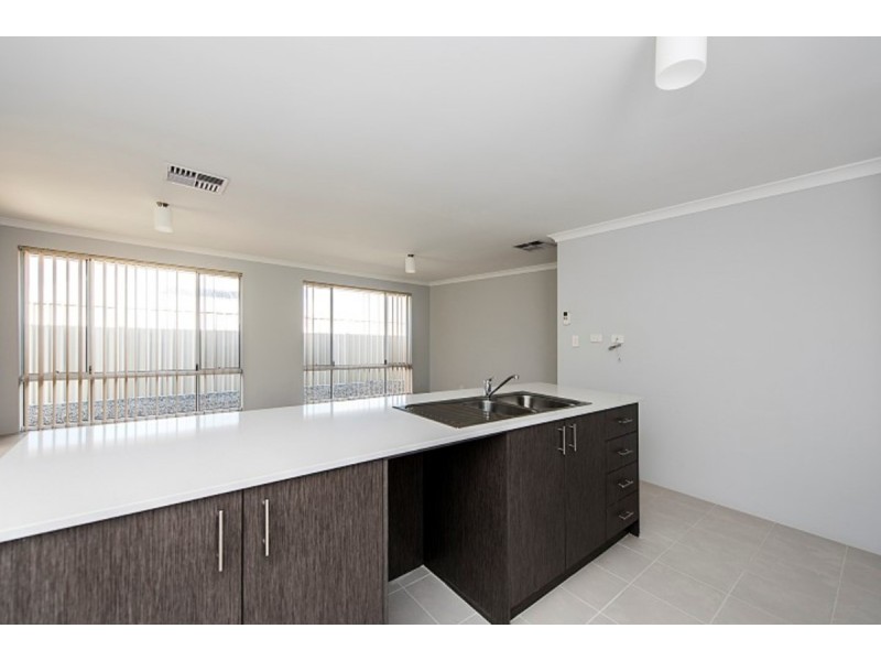 10 Calooli Grove, Golden Bay WA 6174