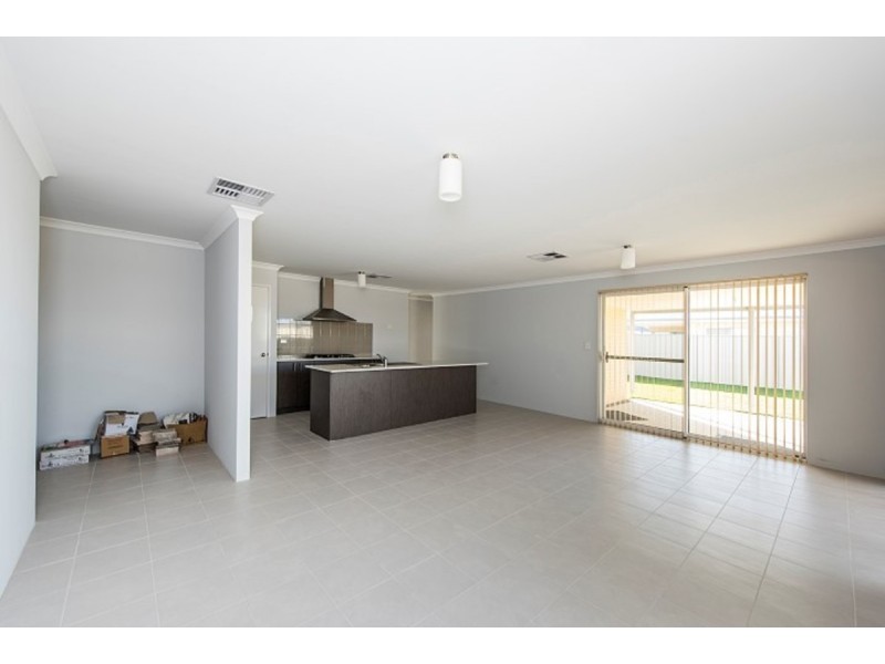 10 Calooli Grove, Golden Bay WA 6174