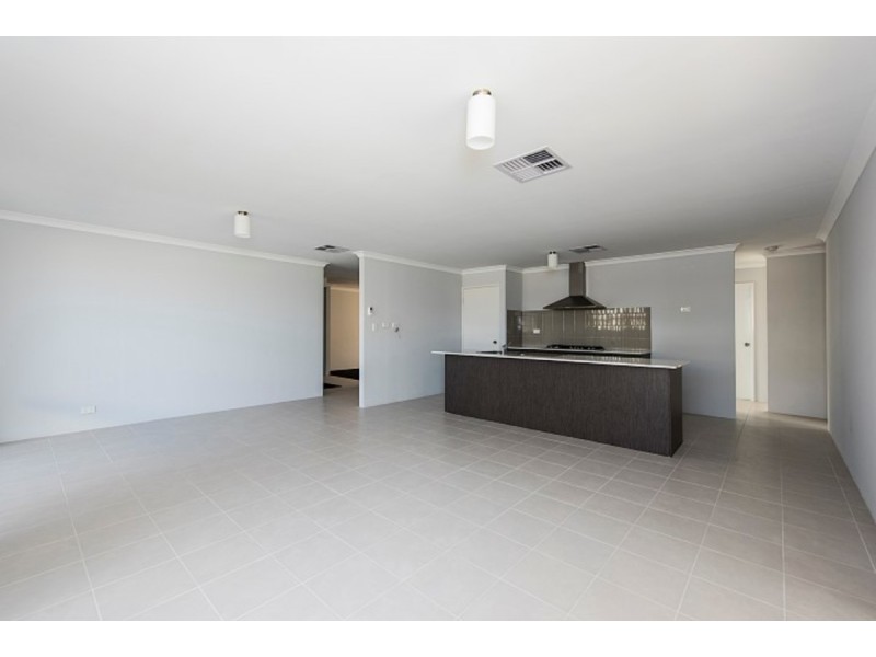 10 Calooli Grove, Golden Bay WA 6174