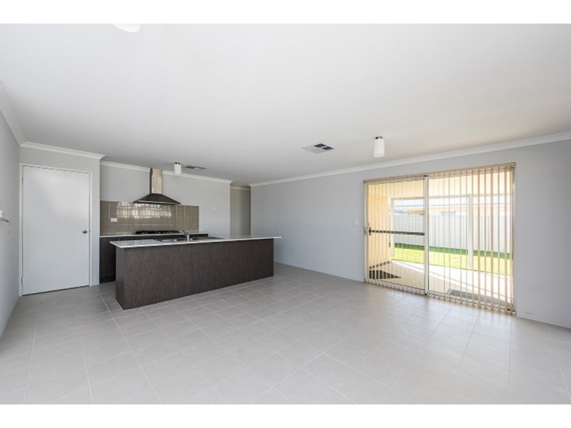 10 Calooli Grove, Golden Bay WA 6174