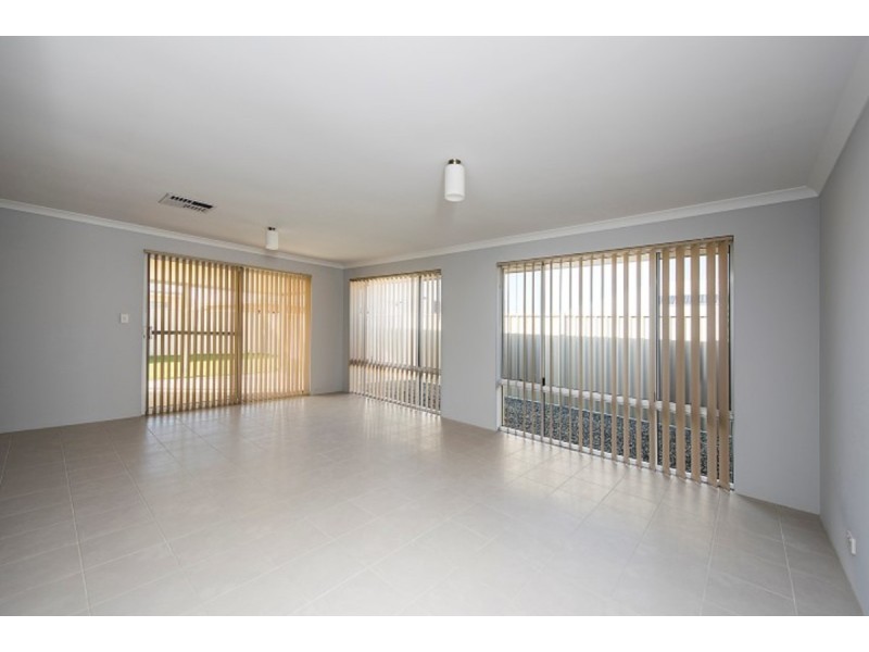 10 Calooli Grove, Golden Bay WA 6174