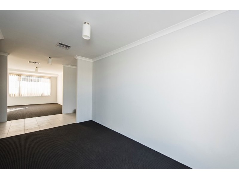 10 Calooli Grove, Golden Bay WA 6174