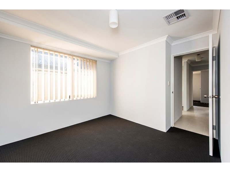 10 Calooli Grove, Golden Bay WA 6174