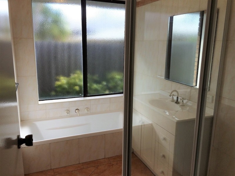 16 Kingsbridge Road, Warnbro WA 6169