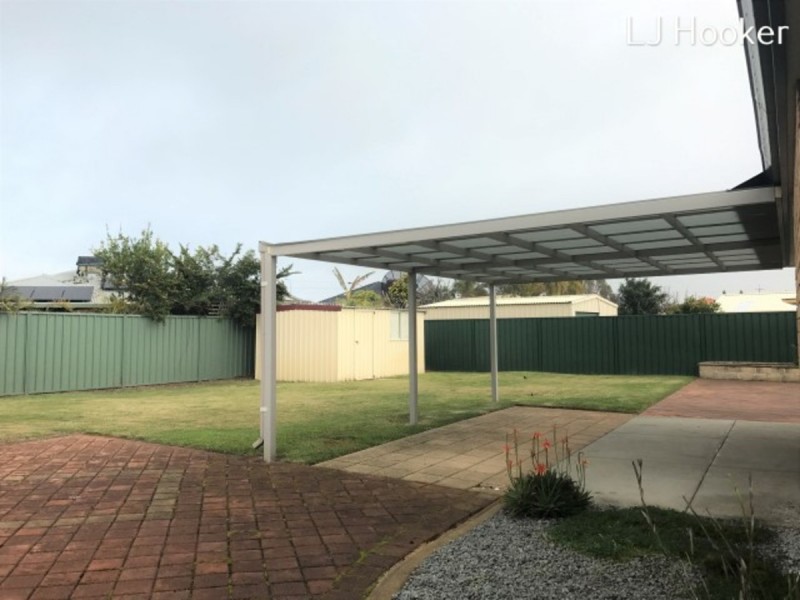 18 Castlerock Avenue, Waikiki WA 6169