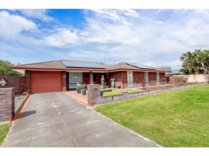 99 Unnaro Street, Hillman WA 6168
