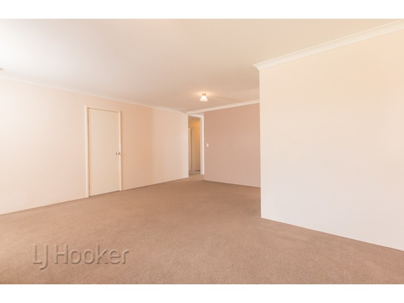 4 Santa Monica Boulevard, Waikiki WA 6169