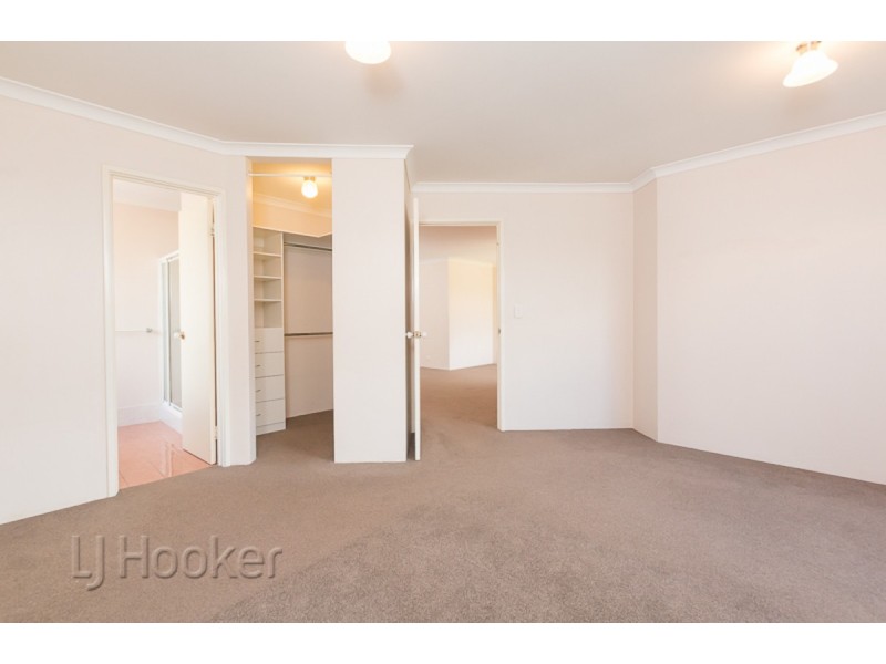 4 Santa Monica Boulevard, Waikiki WA 6169