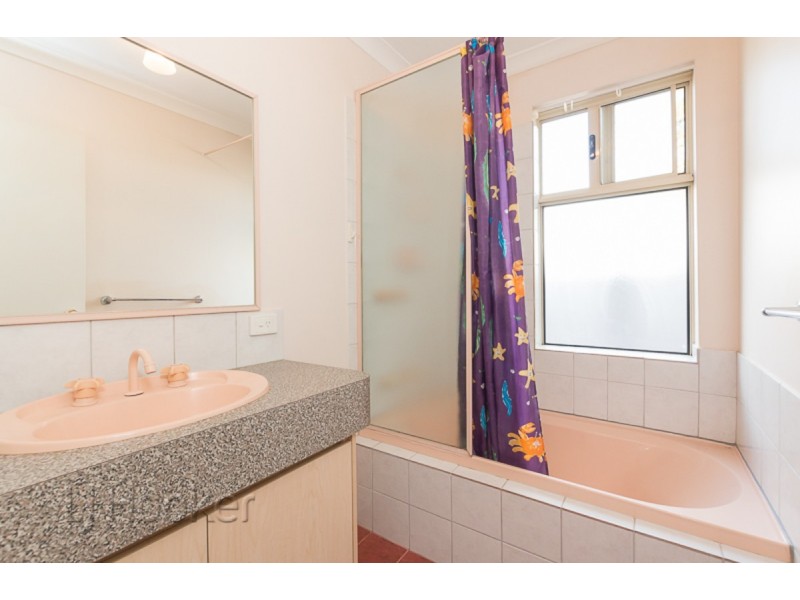 4 Santa Monica Boulevard, Waikiki WA 6169