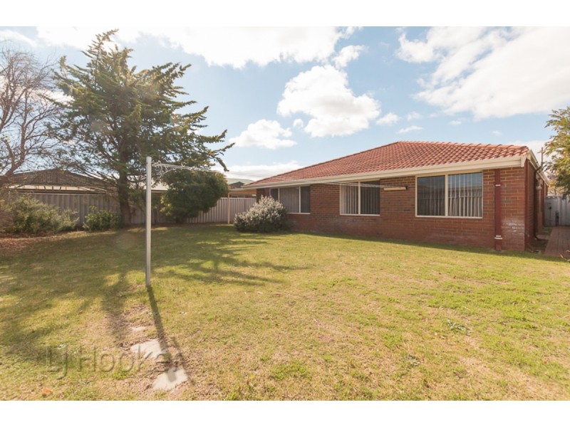 4 Santa Monica Boulevard, Waikiki WA 6169