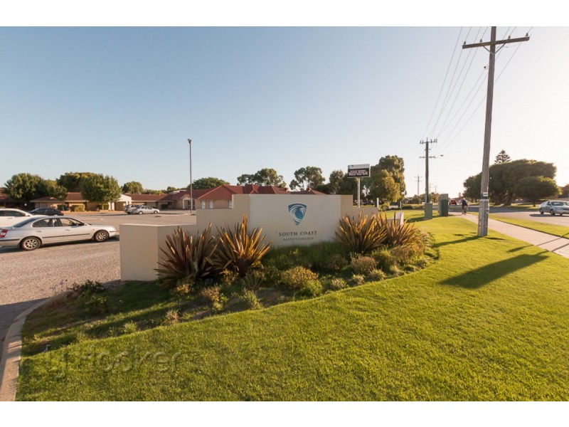 4 Santa Monica Boulevard, Waikiki WA 6169