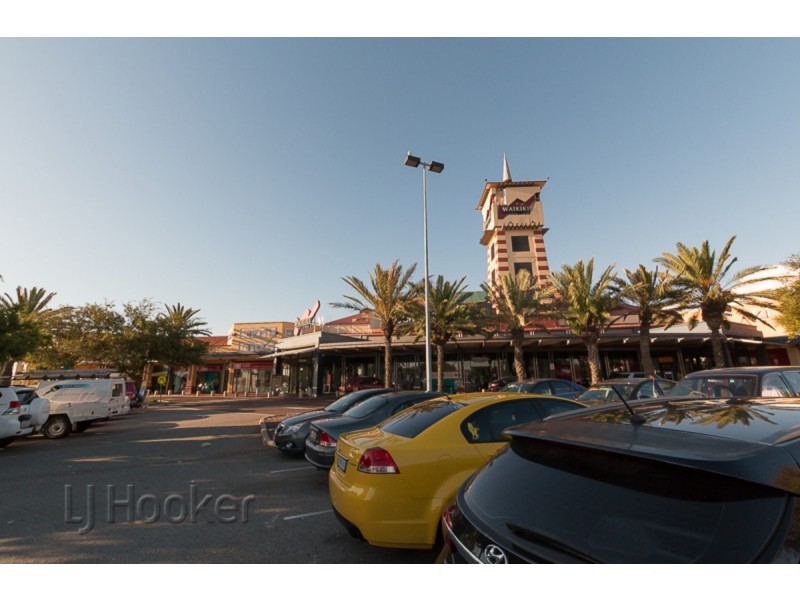 4 Santa Monica Boulevard, Waikiki WA 6169