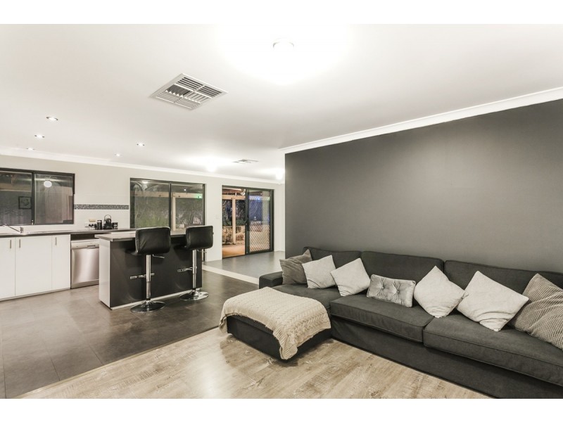 13 Armistice Way, Warnbro WA 6169