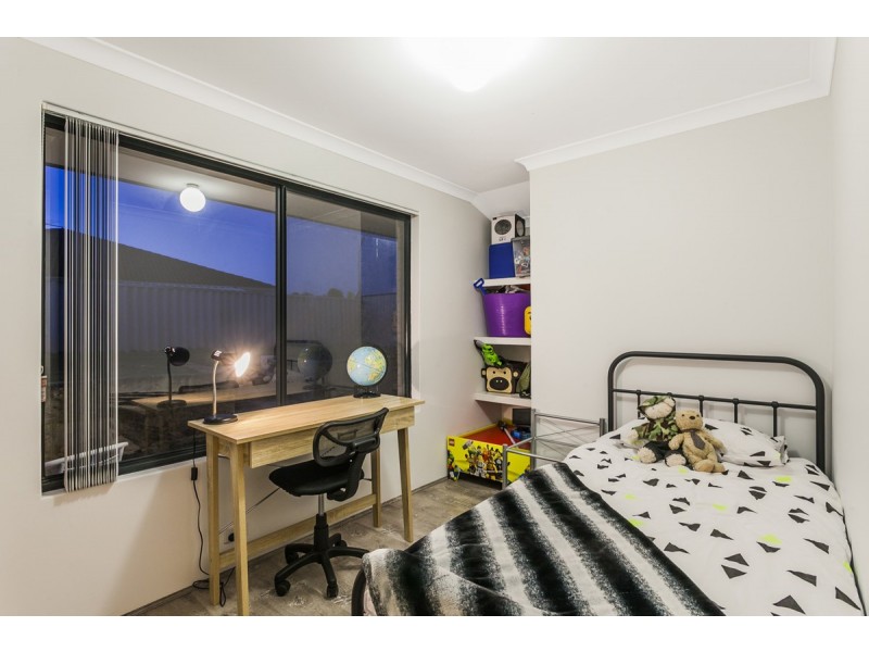 13 Armistice Way, Warnbro WA 6169