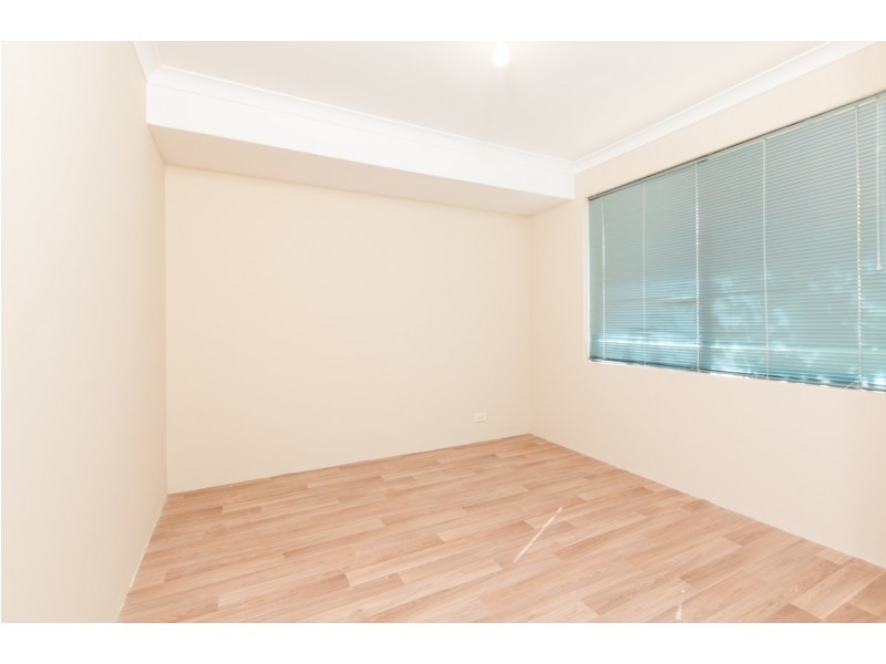 4 Glenelg Close, Warnbro WA 6169