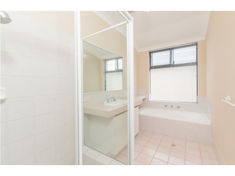 4 Glenelg Close, Warnbro WA 6169