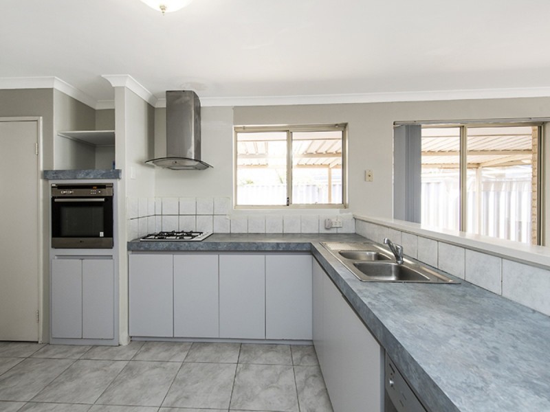 4 Raven Lane, Warnbro WA 6169