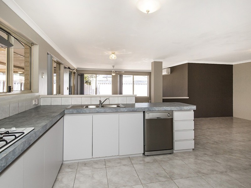 4 Raven Lane, Warnbro WA 6169