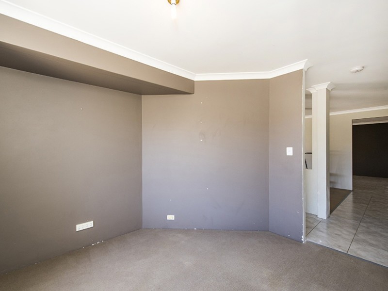 4 Raven Lane, Warnbro WA 6169