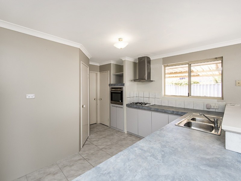 4 Raven Lane, Warnbro WA 6169
