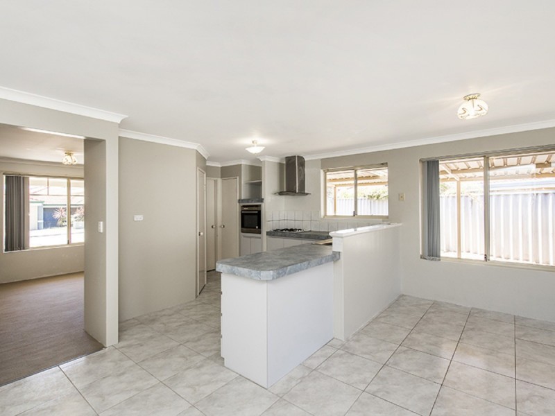 4 Raven Lane, Warnbro WA 6169