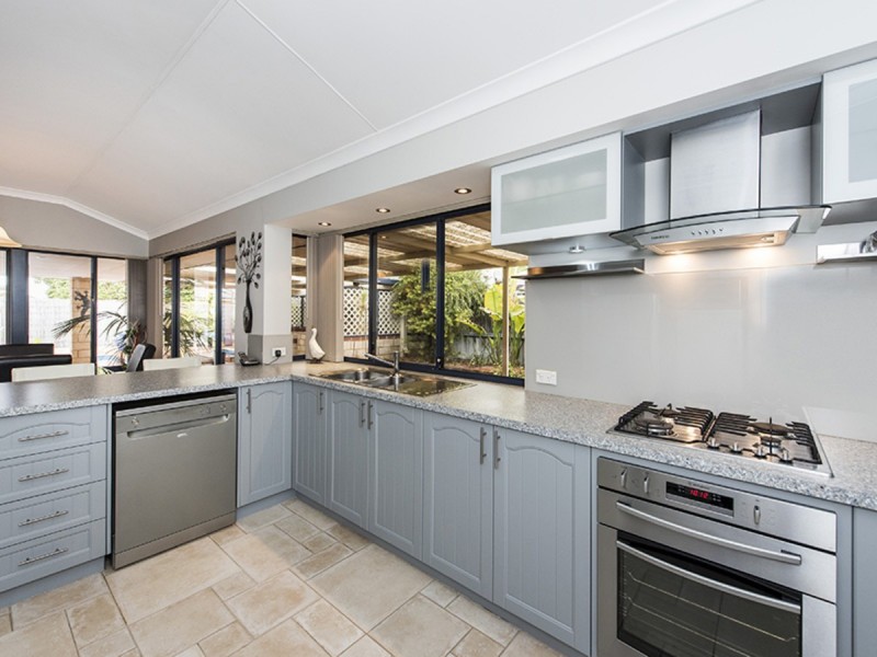 12 Boyle Avenue, Rockingham WA 6168