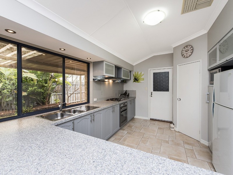 12 Boyle Avenue, Rockingham WA 6168