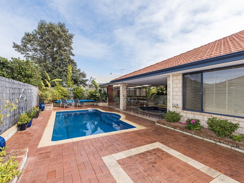 12 Boyle Avenue, Rockingham WA 6168