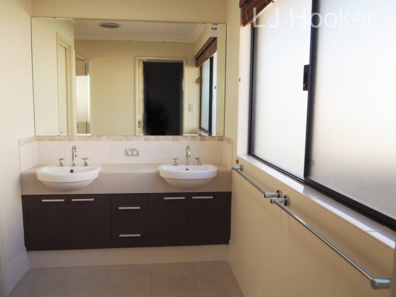 10 Harvest Chase, Madora Bay WA 6210