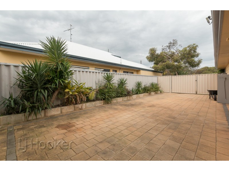 8 Chatsworth Drive, Erskine WA 6210