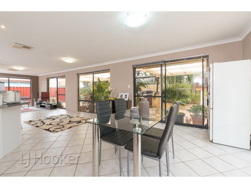 8 Chatsworth Drive, Erskine WA 6210