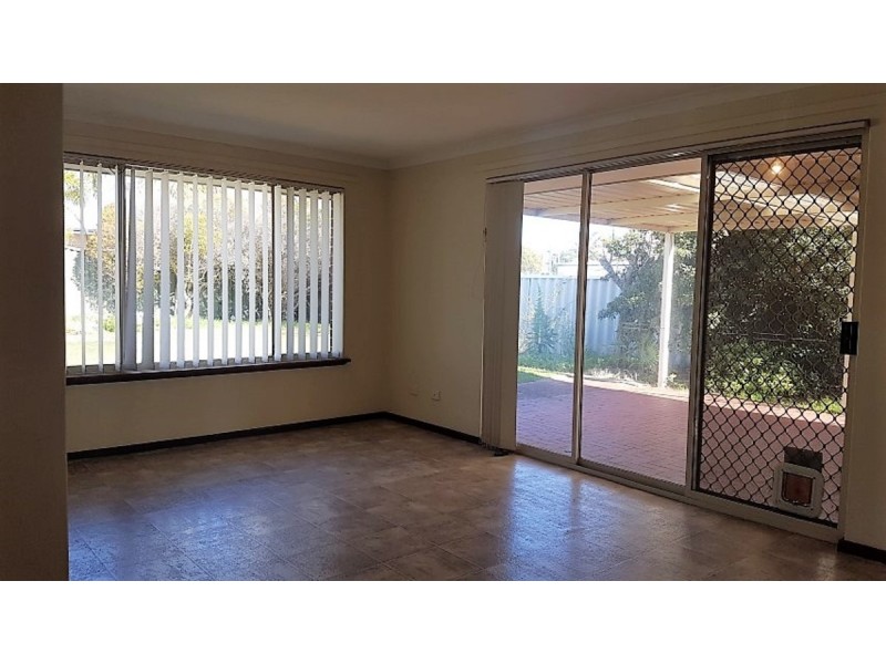 42 The Avenue, Warnbro WA 6169
