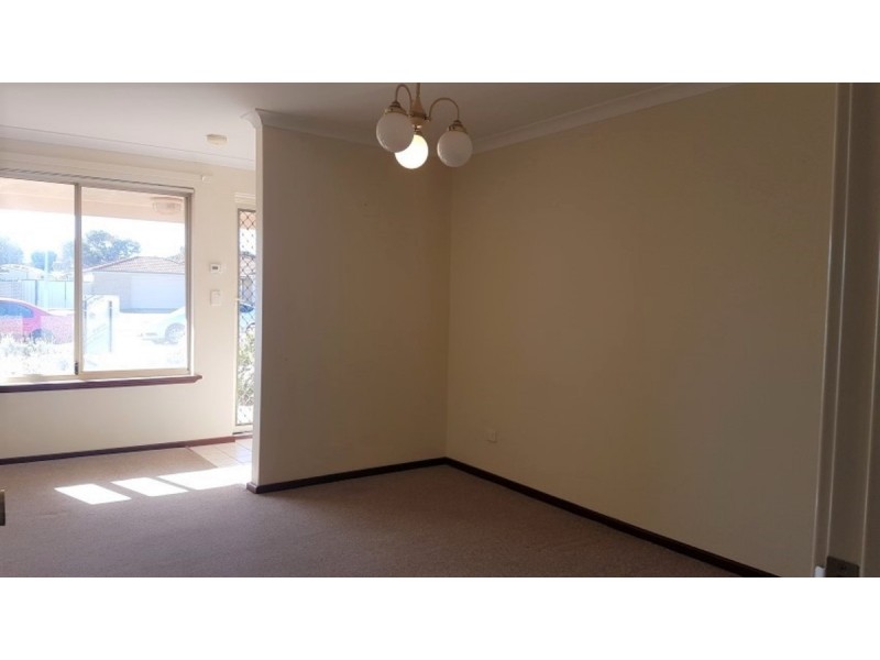 42 The Avenue, Warnbro WA 6169