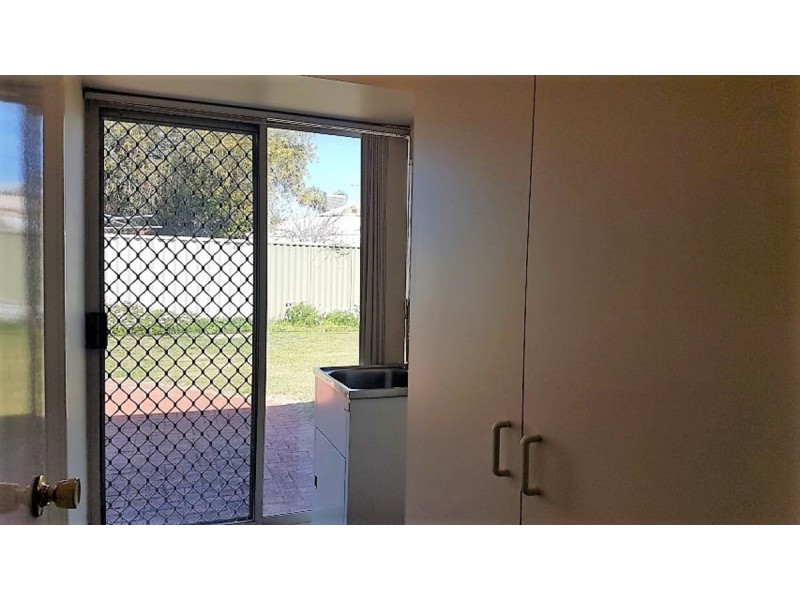 42 The Avenue, Warnbro WA 6169