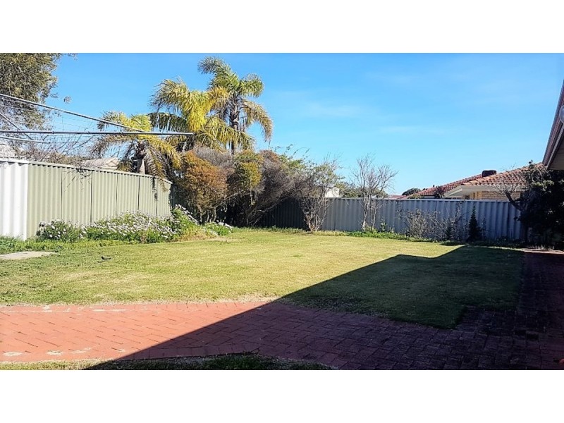 42 The Avenue, Warnbro WA 6169