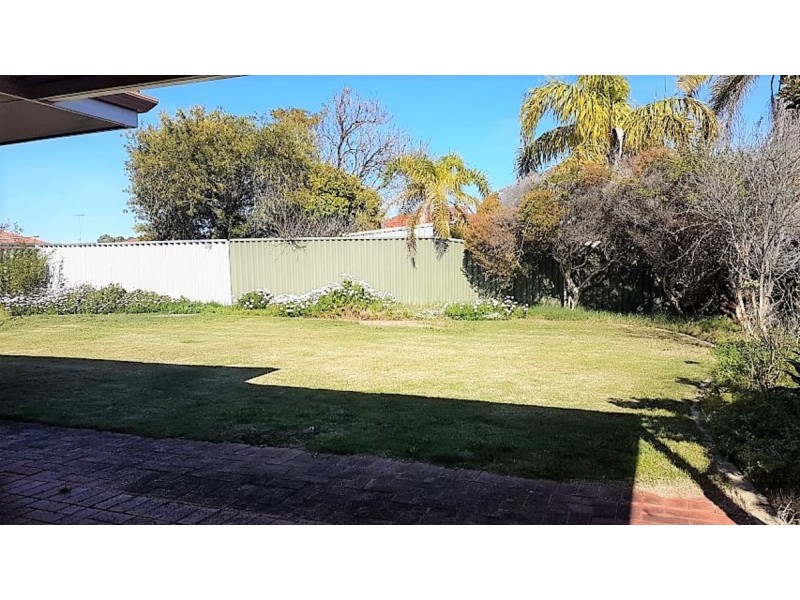 42 The Avenue, Warnbro WA 6169