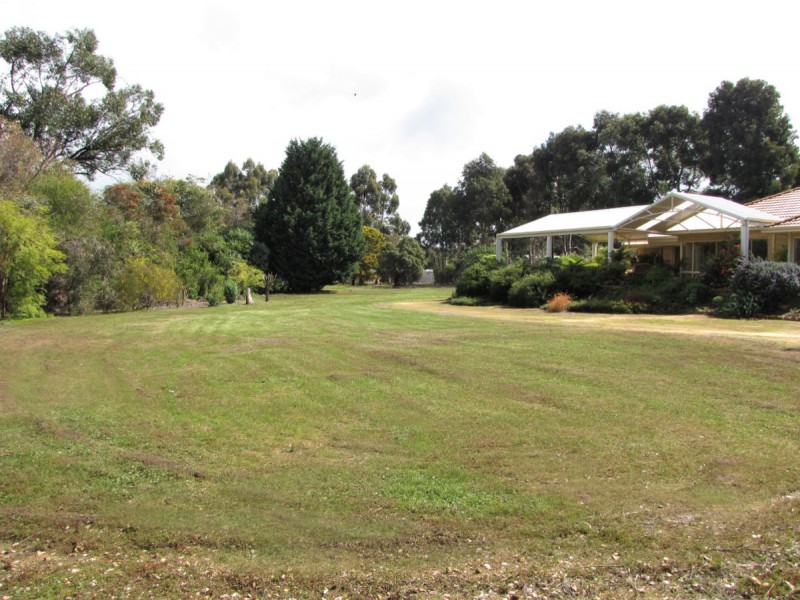 6 Rhodes Place, Jarrahdale WA 6124