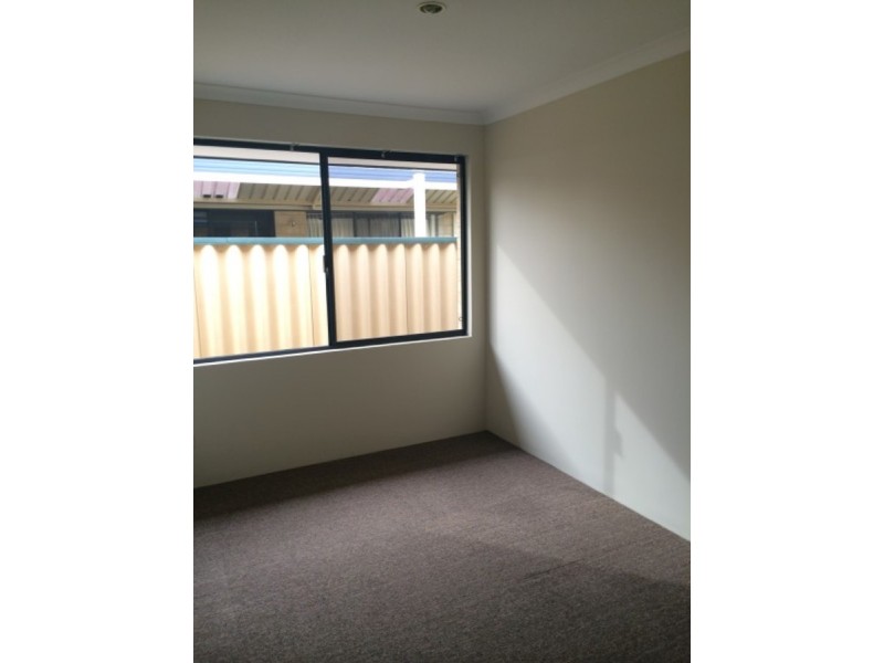 12 Freeling Road, Port Kennedy WA 6172