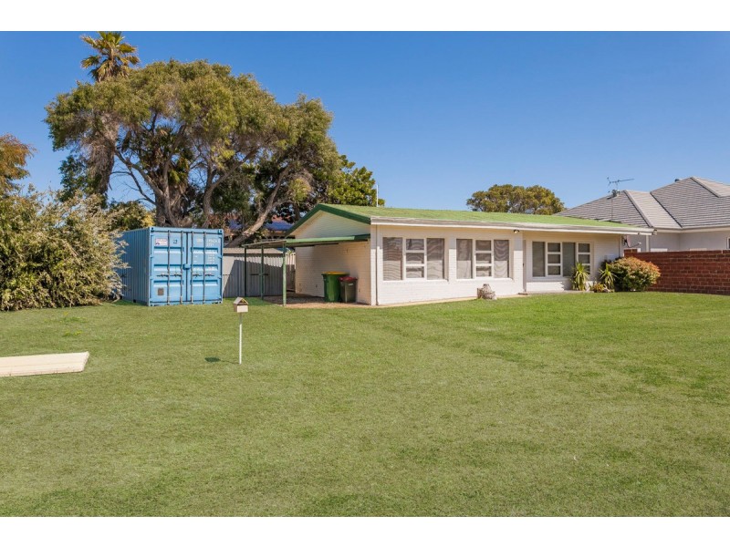 18 Liverpool Street, Shoalwater WA 6169