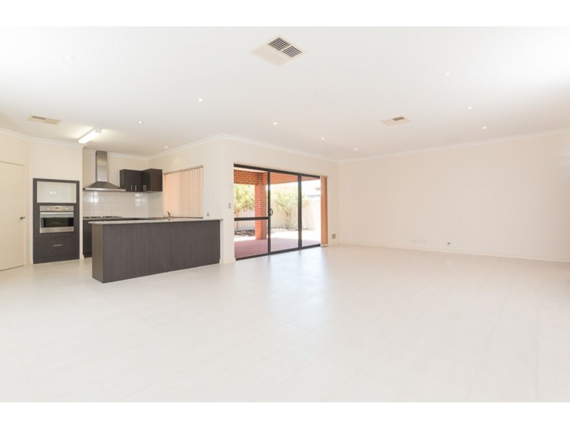 5 Quandong Parkway, Halls Head WA 6210