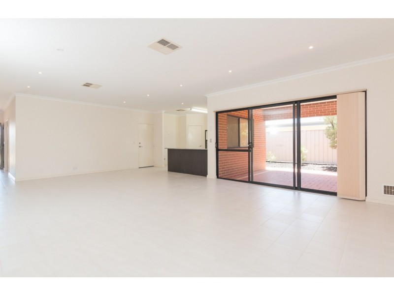 5 Quandong Parkway, Halls Head WA 6210