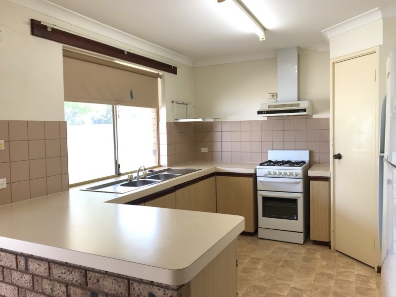 32 Kurrajong Road, Safety Bay WA 6169